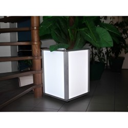 Jardinera iluminada